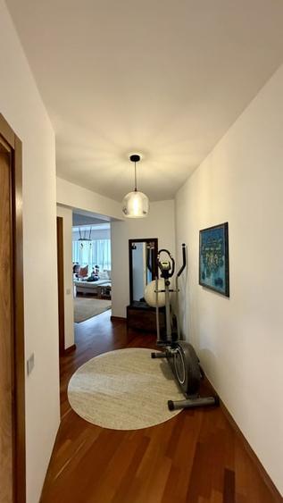 Apartament cu 3 camere semidecomandat, mobilat în Ultracentral