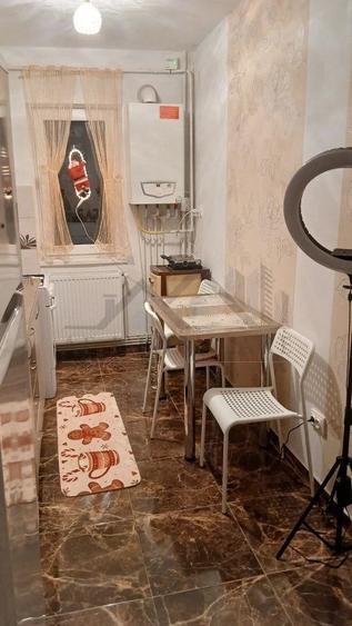 Apartament cu 2 camere semidecomandat în Filiași