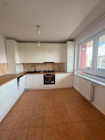 Apartament cu 3 camere decomandat în Bartolomeu