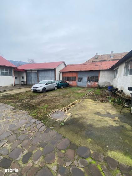 Casă cu 4 camere cu Teren 1600 Mp în Central