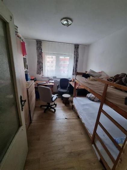 Apartament cu 3 camere decomandat în Răcădău