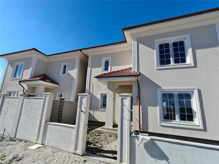 Duplex cu 4 camere cu Canalizare în Moșnița Nouă