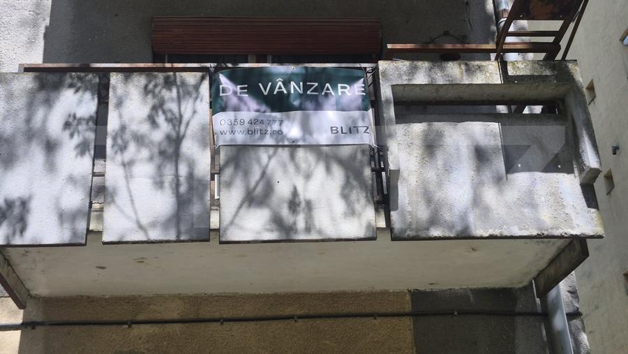 Apartament cu 4 camere semidecomandat, mobilat în Micro 17