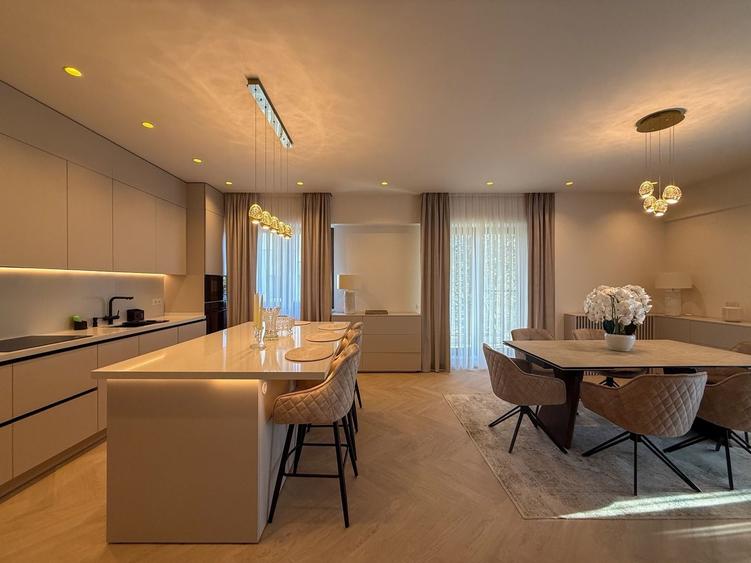 Apartament cu 4 camere semidecomandat în Herăstrău