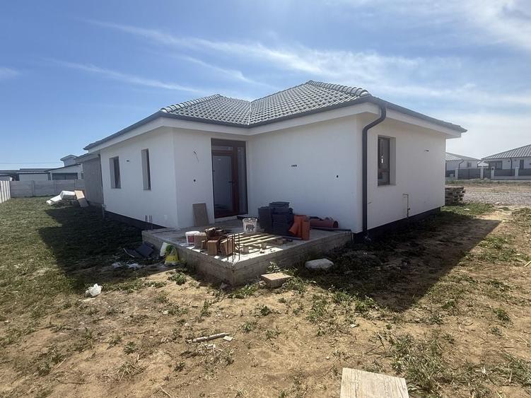 Casă cu 3 camere în Exterior Vest