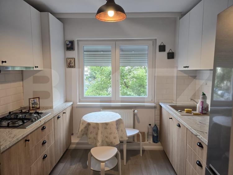 Apartament cu 3 camere decomandat, mobilat în Micro 16