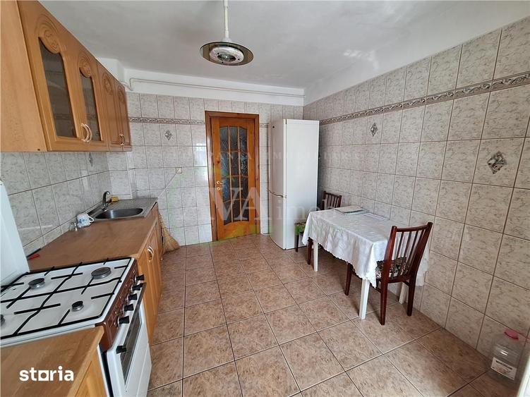 Apartament cu 3 camere decomandat în Ștefan cel Mare