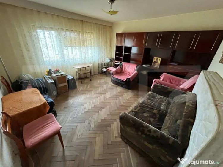 Apartament cu 3 camere decomandat, mobilat în Central
