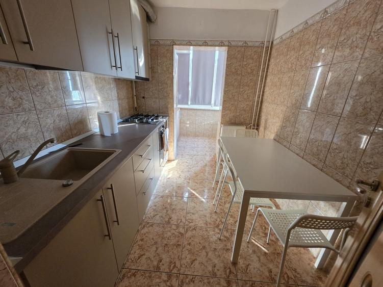 Inchiriere apartament 3 camere 9 Mai - 6