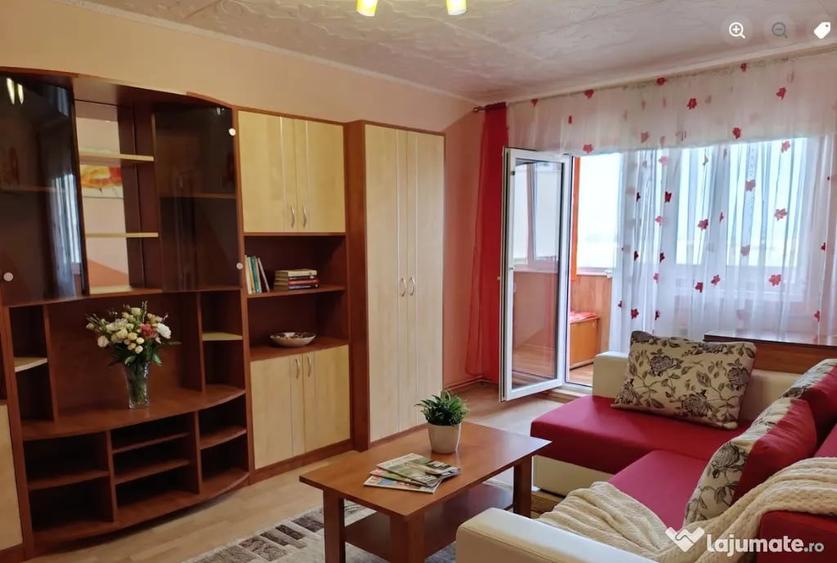 Apartament cu 3 camere decomandat în Triaj