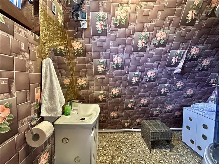 Casă individuală cu 4 camere cu Piscina în Predeluț