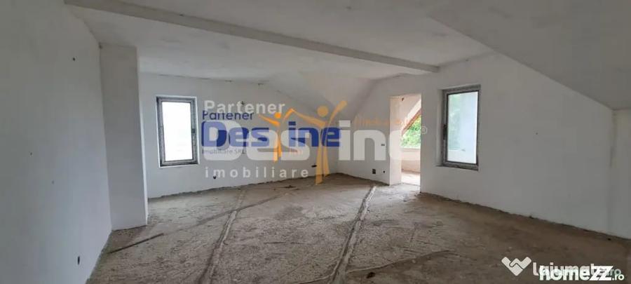 Casă cu 11 camere cu Teren 500 Mp în Valea Lupului