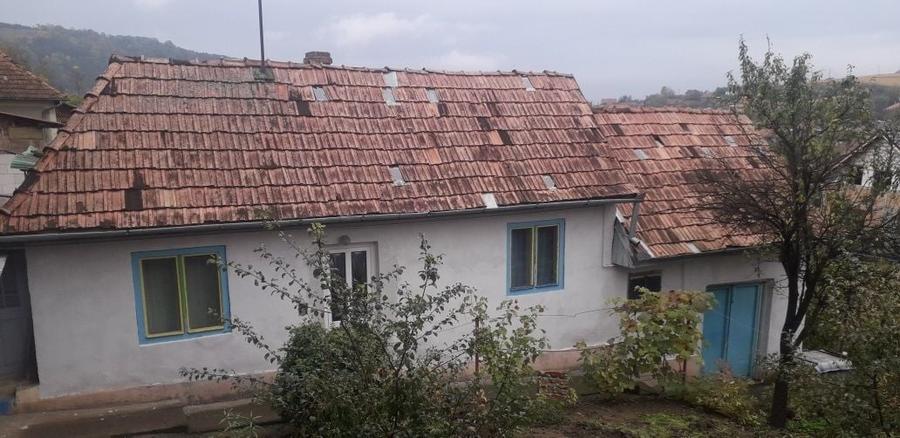 Casă cu 4 camere în Ceuaș