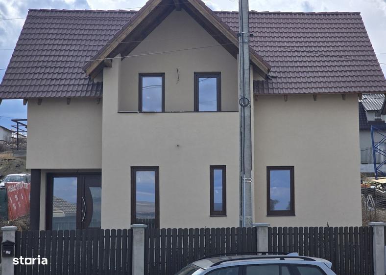Casă cu 4 camere în Juc-Herghelie
