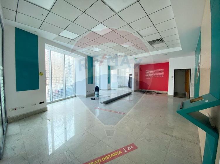 Birou, de 1,350 mp, în Universitate