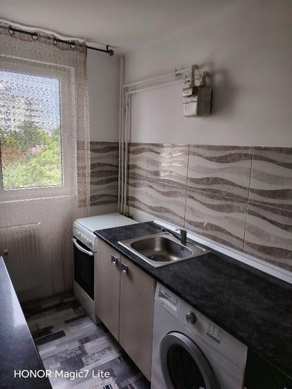 Apartament cu 2 camere semidecomandat, mobilat în Drumul Taberei
