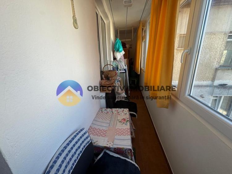 Apartament cu 4 camere decomandat în Central