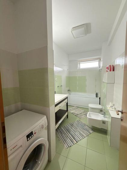 Apartament cu 3 camere decomandat în Girocului