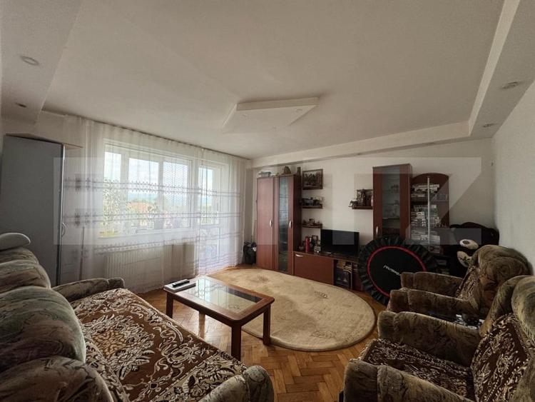 Apartament cu 3 camere decomandat, mobilat în Progresul