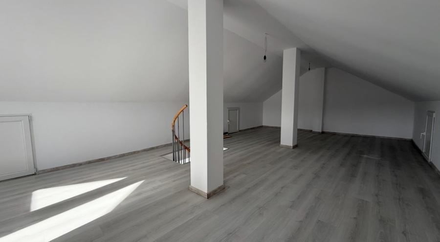 Casă individuală cu 5 camere cu Teren 2000 Mp în Dumbrava (Ciurea)