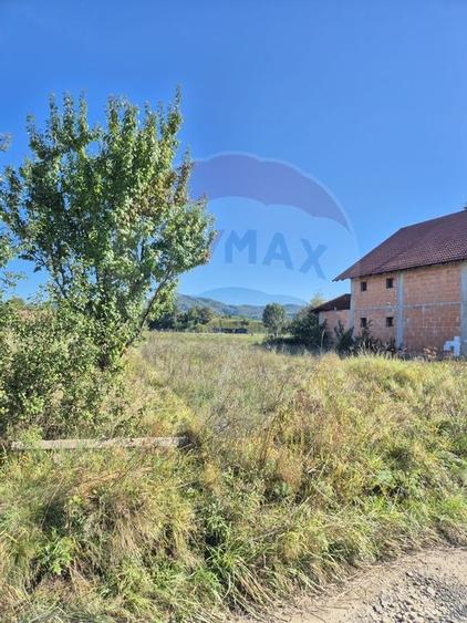 Teren agricol intravilan de 720 mp, în Est