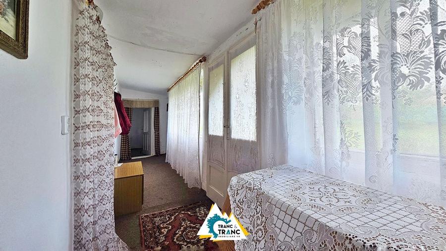 Casă cu 2 camere cu Teren 3890 Mp în Iratoșu
