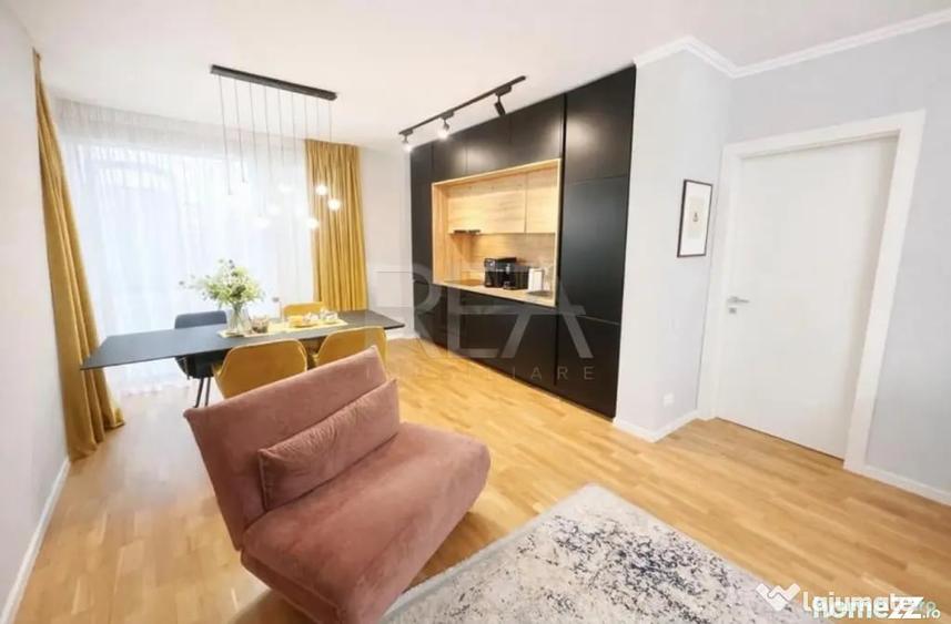Apartament cu 3 camere semidecomandat în Aviației