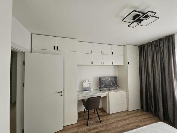 Apartament cu 3 camere decomandat, mobilat în Titan