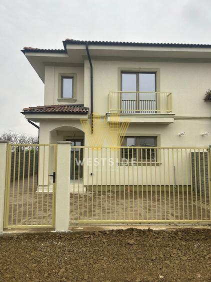 Apartament cu 4 camere decomandat în Girocului