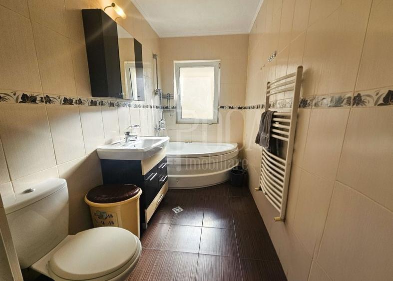 Apartament cu 3 camere decomandat în Florești