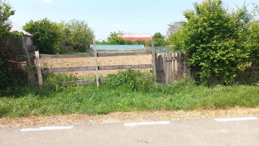 Teren de 1000 mp, în Nămoloasa