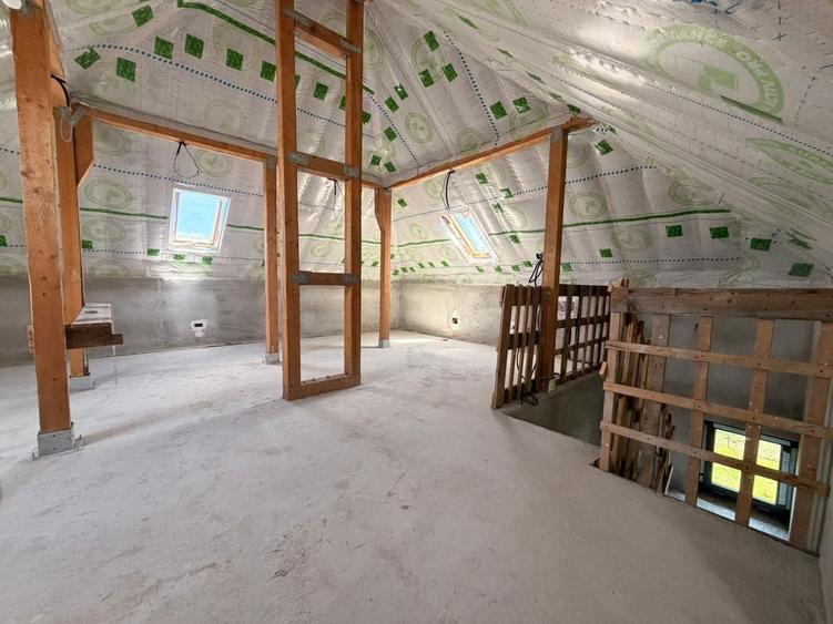 Casă individuală cu 8 camere cu Canalizare în Rahova