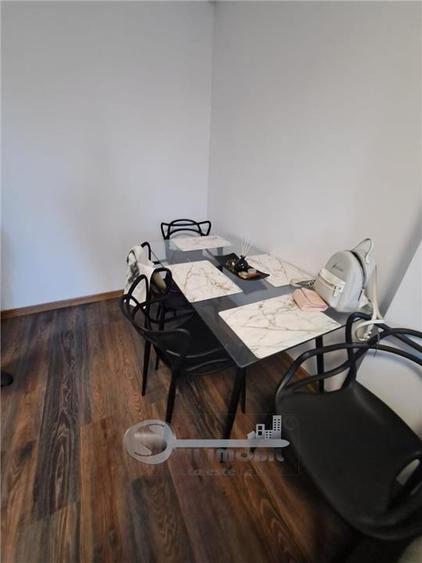 Apartament cu 3 camere decomandat, mobilat în Valea Adâncă