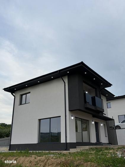 Casă cu 4 camere cu Teren 430 Mp în Bucium