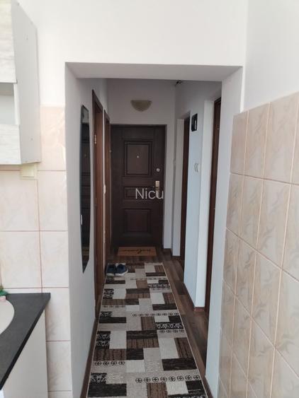 Inchiriez apartament cu doua camere in Comanesti