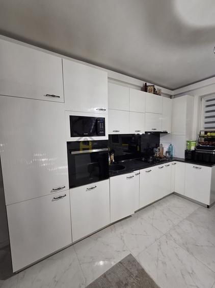 Apartament cu 3 camere decomandat, mobilat în Progresul