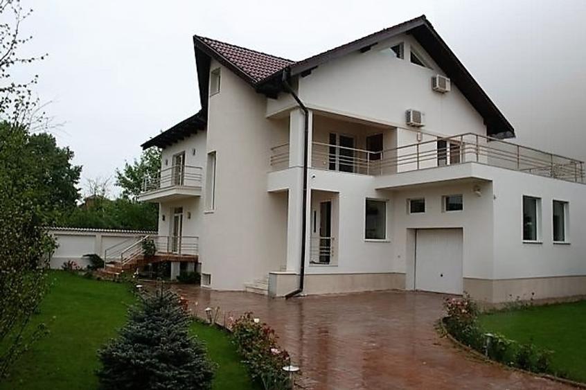 Casă individuală cu 10 camere cu Teren 640 Mp în Pipera