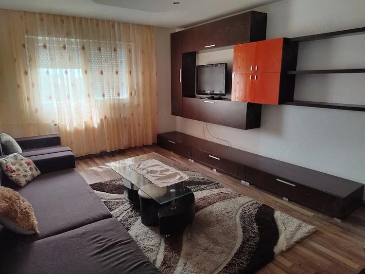 Apartament cu 3 camere decomandat în Nufărul