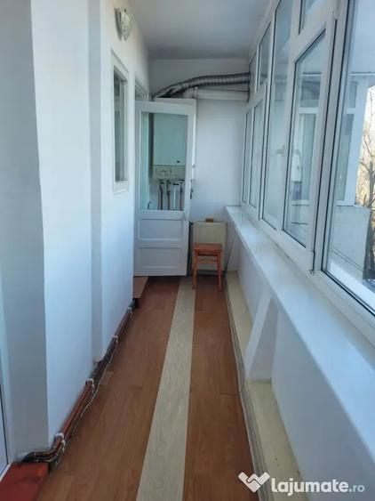 Apartament cu 3 camere decomandat în Narcisa