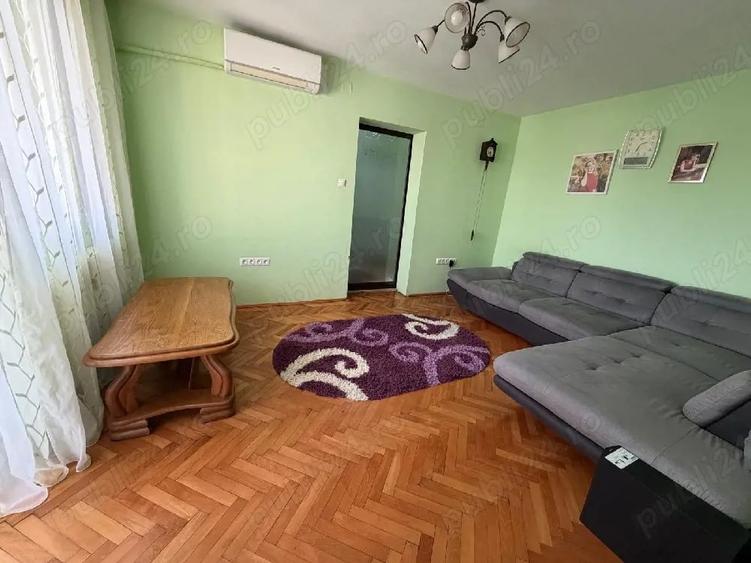 Apartament cu 4 camere semidecomandat în Aurel Vlaicu