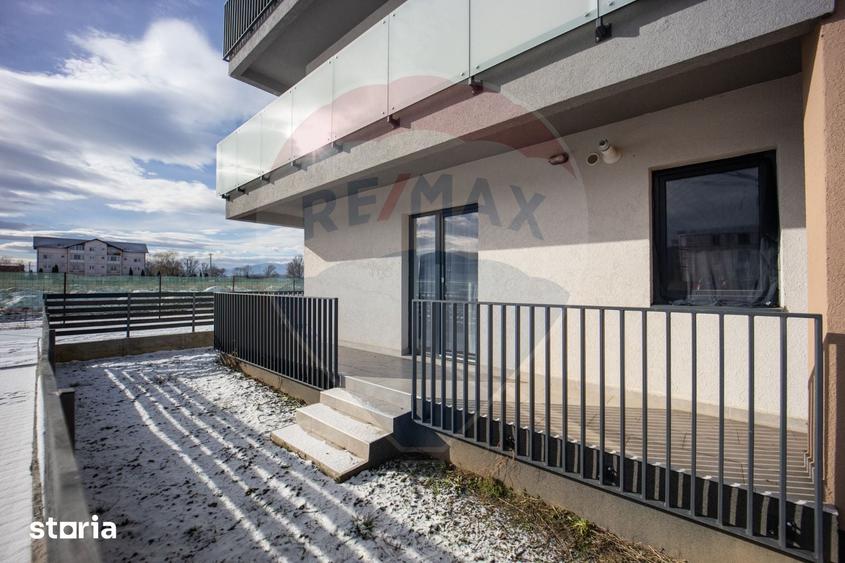 Apartament cu 3 camere decomandat în Cristian