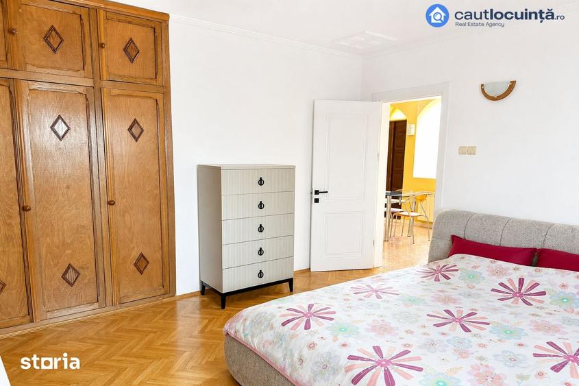Casă cu 10 camere cu Teren 425 Mp în Dobroești