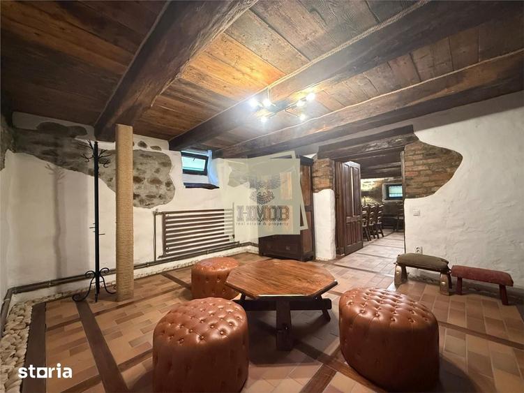 Casă cu 6 camere cu Teren 600 Mp în Central