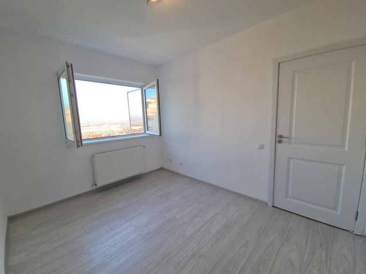 Apartament cu 3 camere decomandat în Titan