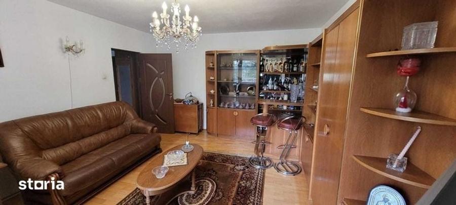 Apartament cu 3 camere decomandat în Rahova