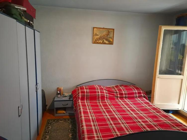Apartament cu 4 camere decomandat, mobilat în Drumul Taberei