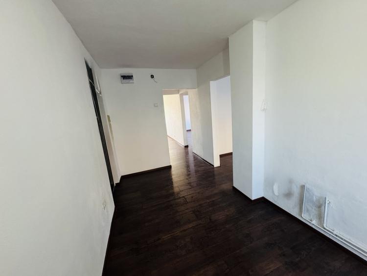 Apartament cu 3 camere decomandat în Lipovei