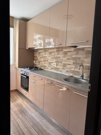 Apartament cu 2 camere decomandat în Titan