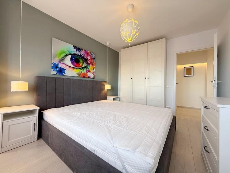 Apartament cu 3 camere semidecomandat, mobilat în 1 Mai
