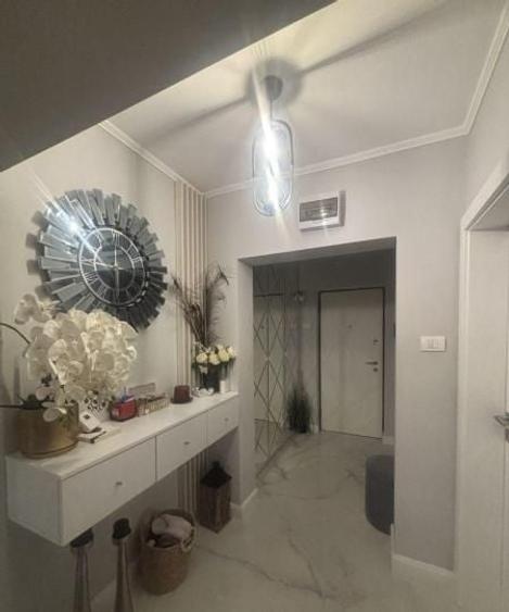 Apartament cu 3 camere decomandat, mobilat în Trocadero